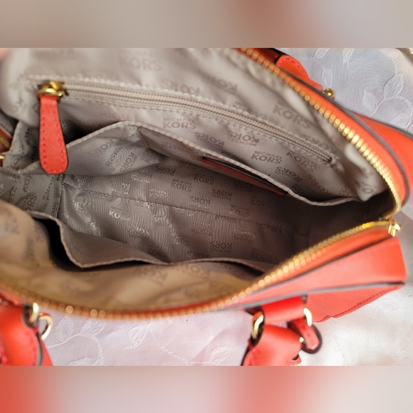 Michael Kors Saffiano leather crossbody bag - Picture 5 of 6